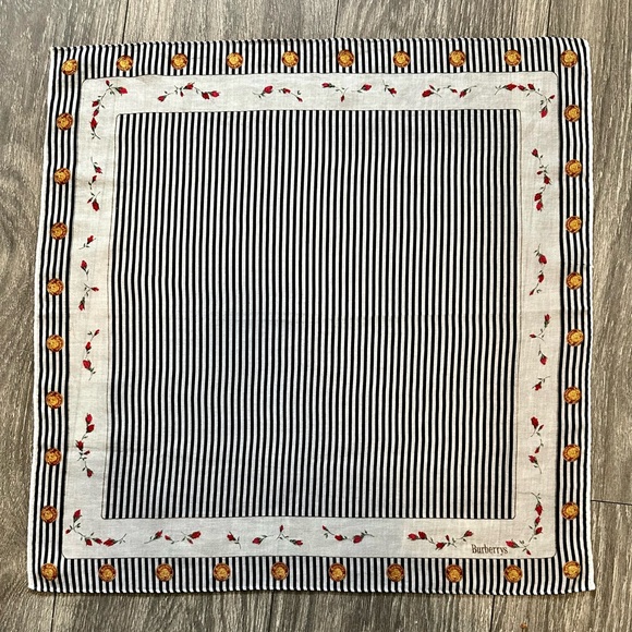 FREE Burberry scarf with a $400purchase. I just removed tags. No damage - Picture 3 of 4